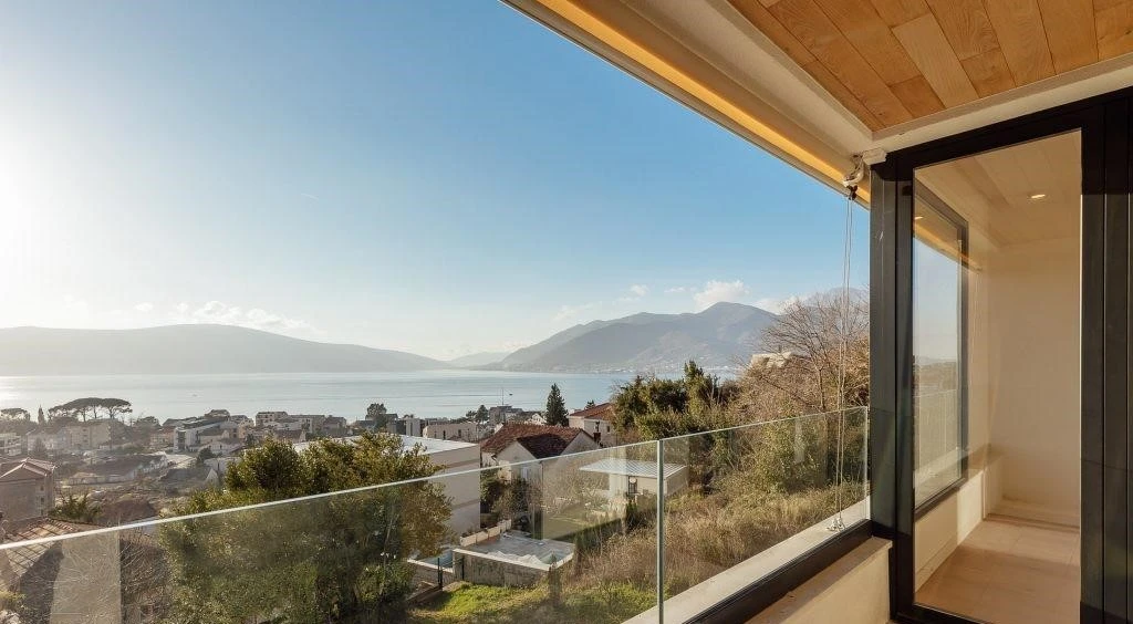 Duplex with Magnificent view if the Sea, Donja Lastva, Tivat
