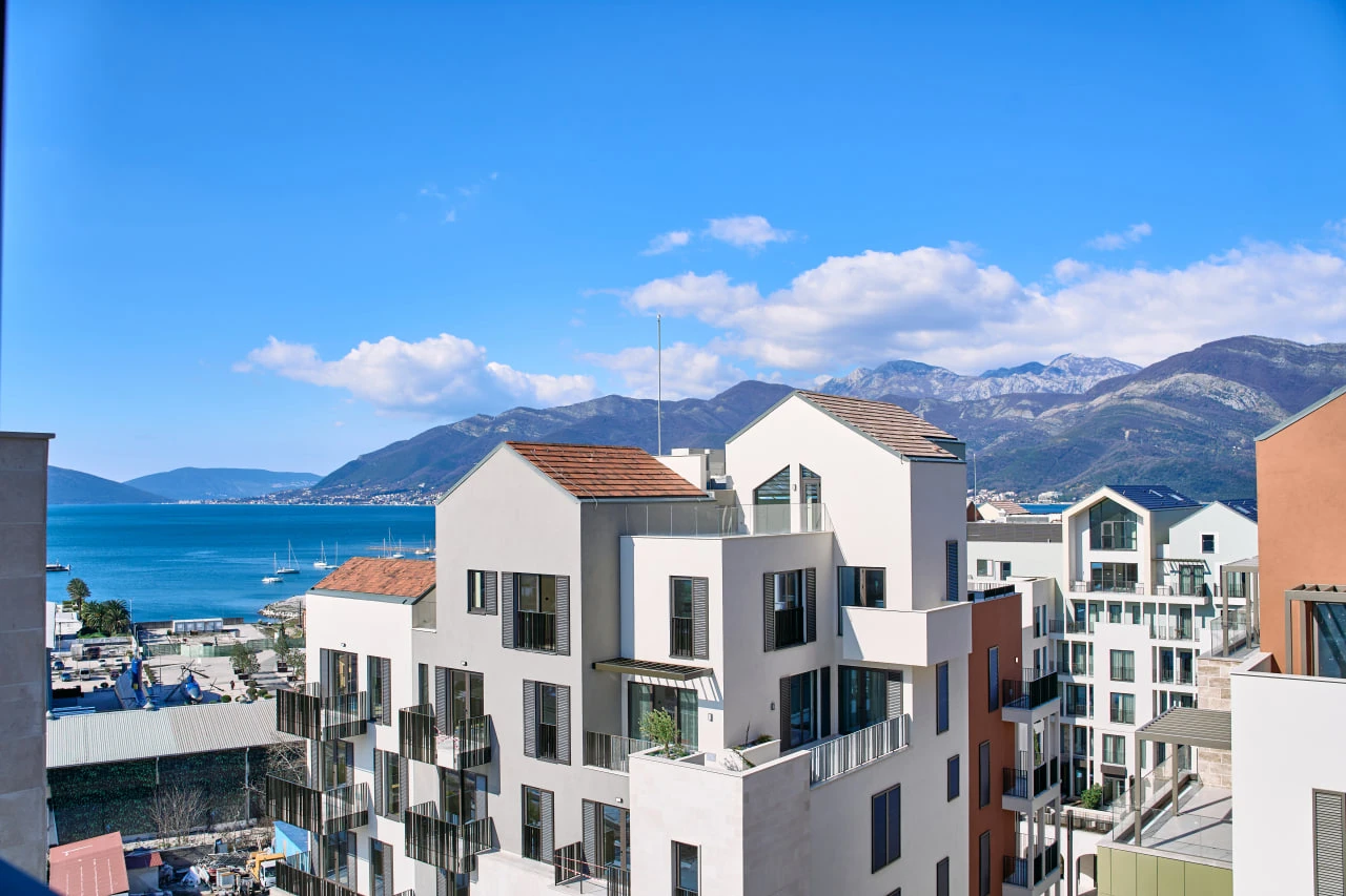 Modern Two-Bedroom Apartment in Heart of Tivat