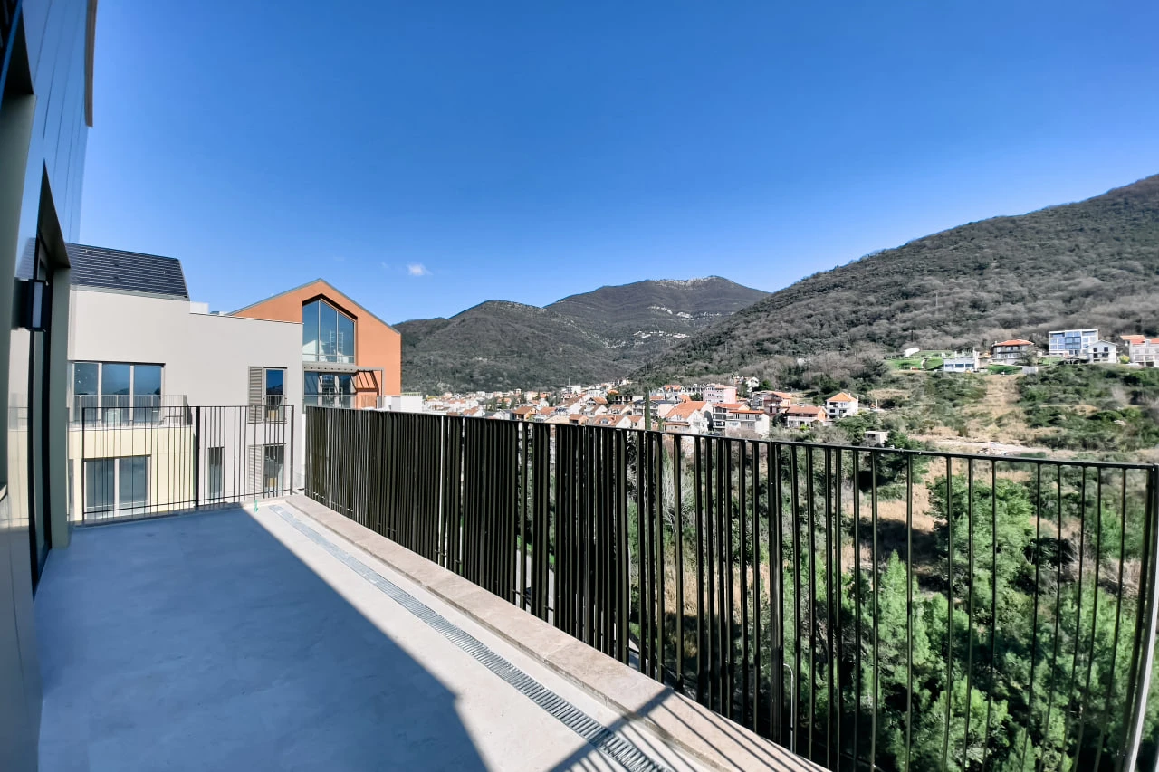 Modern Two-Bedroom Apartment in Heart of Tivat