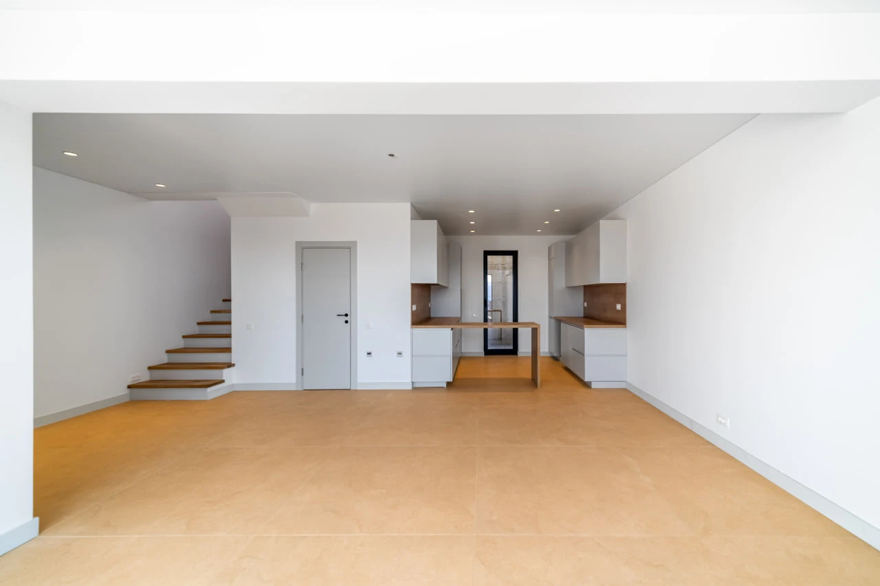 High-quality Townhouses with Sea Views in Kavac