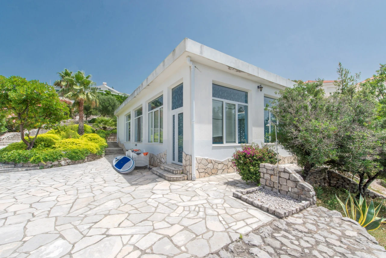 Exclusive Mansion 100m from the Sea, Zanjice