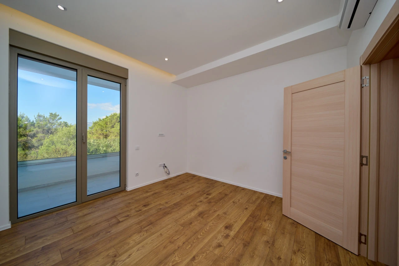 Two-bedrooms Apartment in a Quiet Place Surrounded by Nature, Tivat