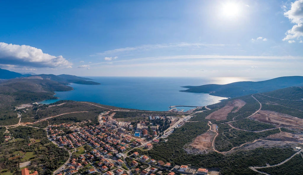 One-Bedroom Apartment in Centrale: Your Private Oasis in Luštica Bay