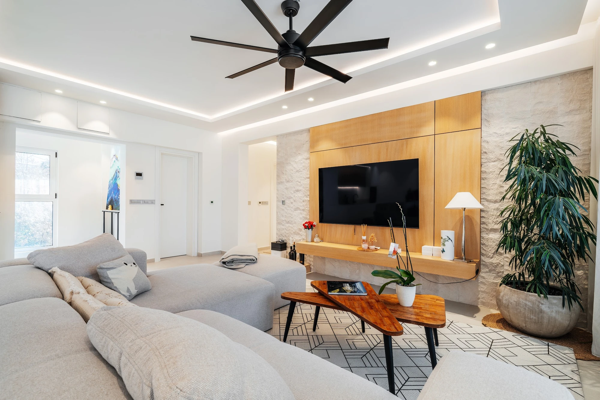 Spacious 2-bedroom apartment in the center of Tivat