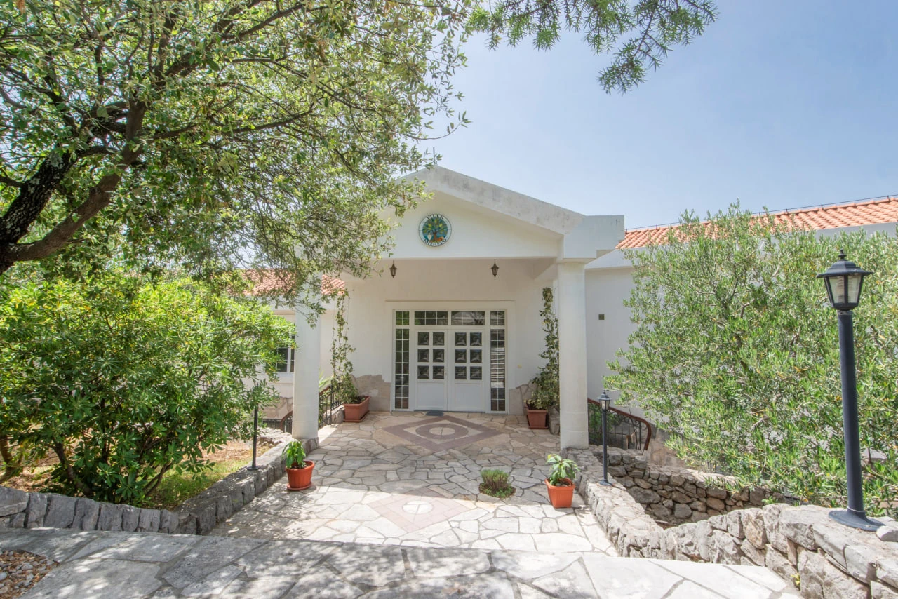 Exclusive Mansion 100m from the Sea, Zanjice