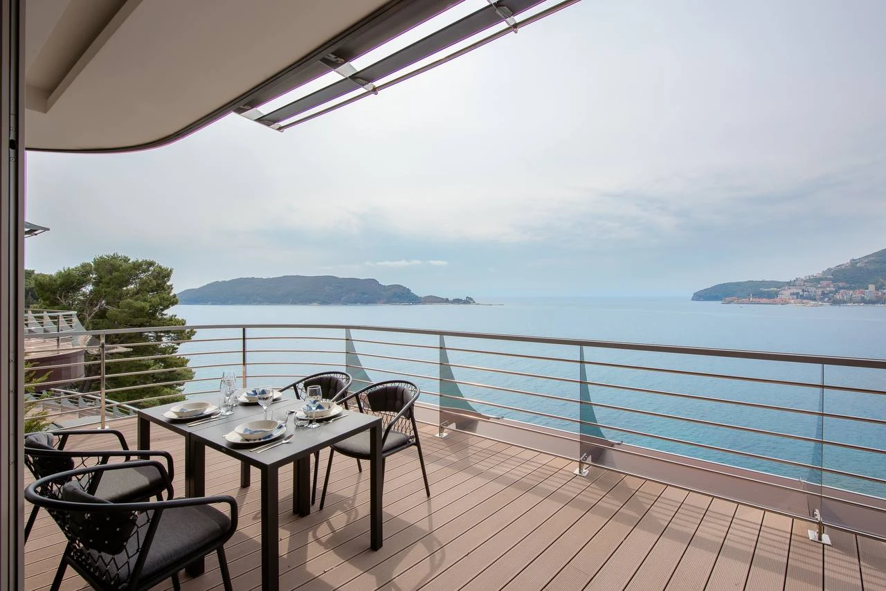 Luxury 198 m2 Waterfront Apartment in Dukley Gardens, Budva