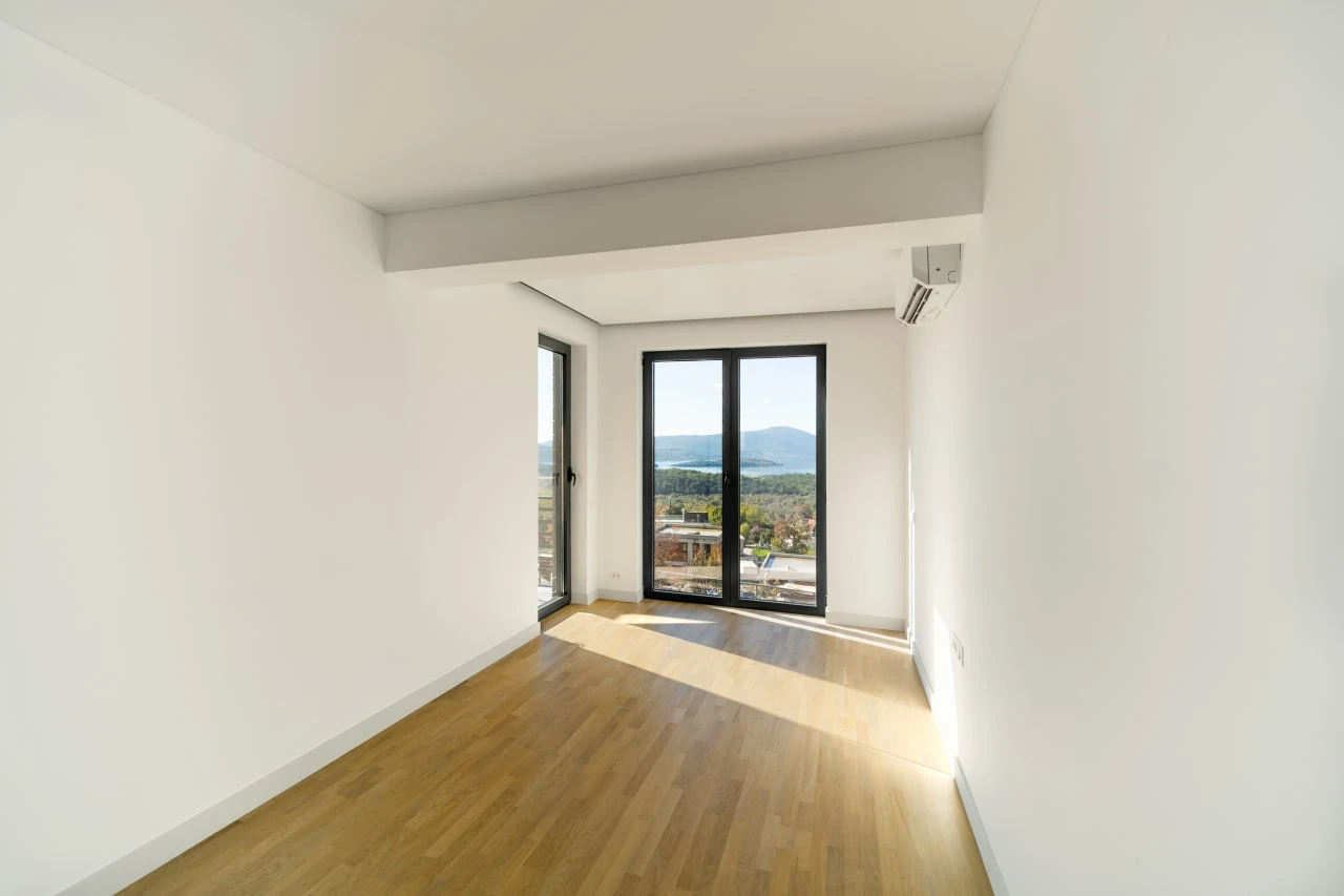 High-quality Townhouses with Sea Views in Kavac