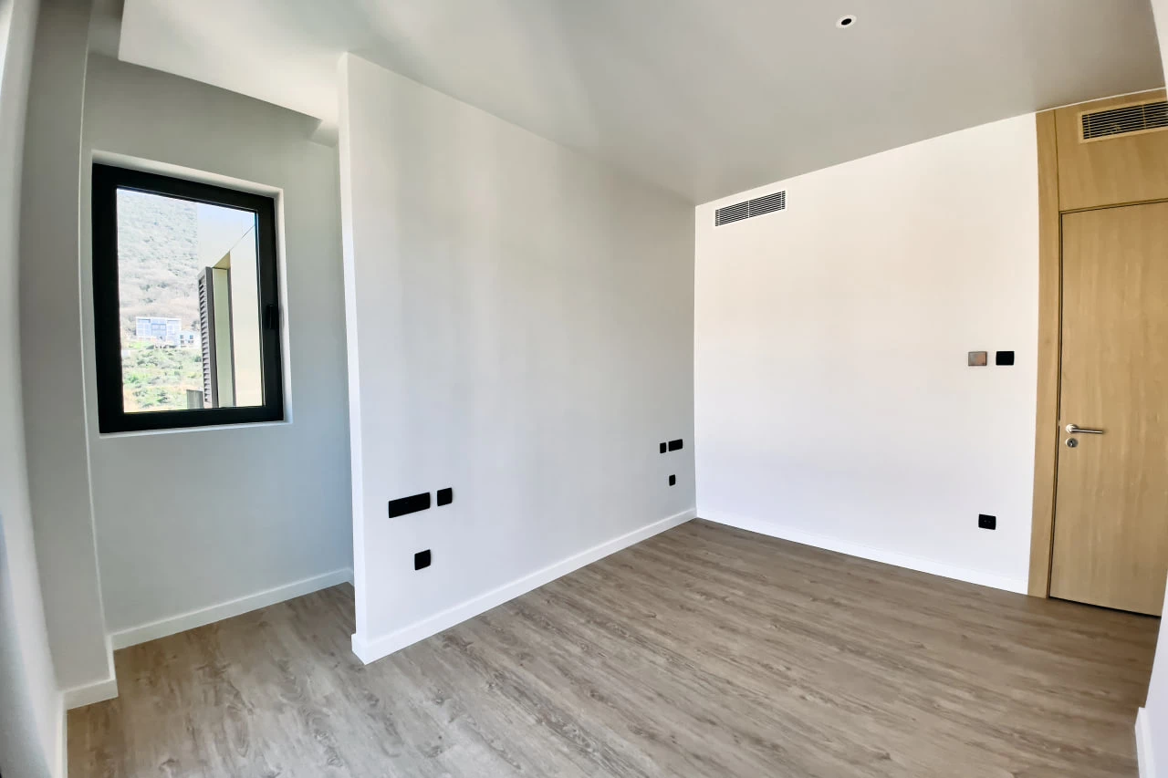 Modern Two-Bedroom Apartment in Heart of Tivat