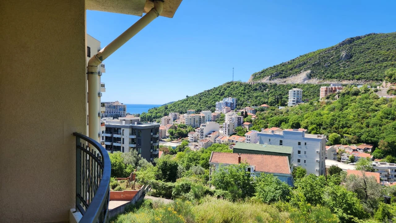 Spacious 3-Bedroom Apartment with Private Sauna in Bečići