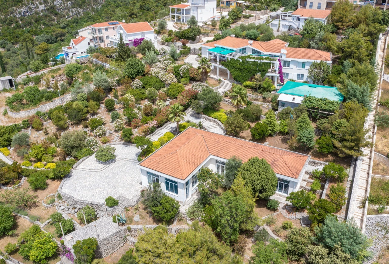 Exclusive Mansion 100m from the Sea, Zanjice