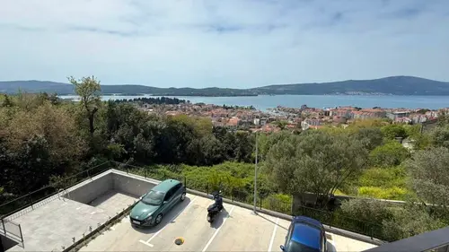 Luxury 2-Bedroom Apartment with Panoramic Sea Views & Pool – Tivat, Tivat