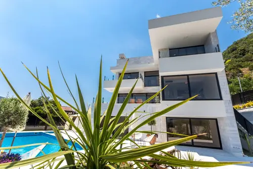 Modern Villa with Pool in Boka Bay — A Prime Investment Opportunity, Herceg Novi