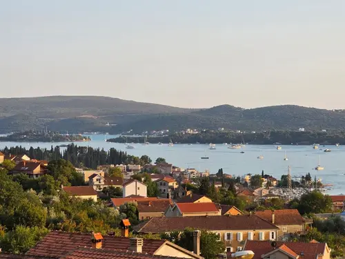 Premium 1-Bedroom Apartment with Luxury Rooftop Infinity Pool, Tivat, Tivat