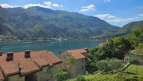 Unique 1-Bedroom Apartment with Loft/Gallery and Panoramic Views – Muo, Kotor, Kotor